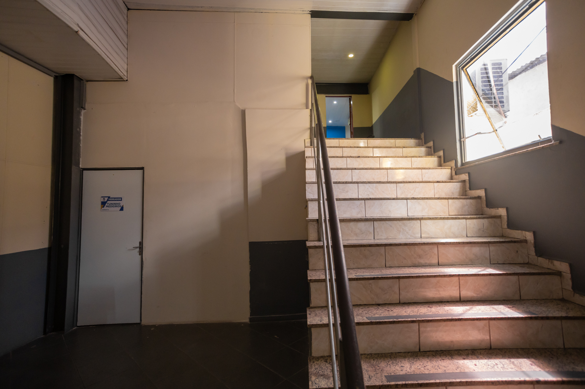 ESCADA DE ACESSO AO SEGUNDO PISO 1