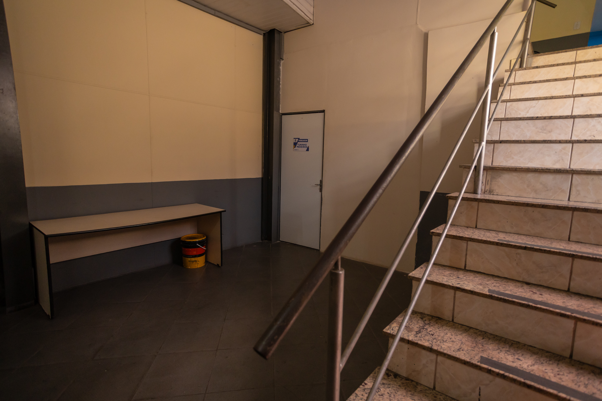 ESCADA DE ACESSO AO SEGUNDO PISO 2