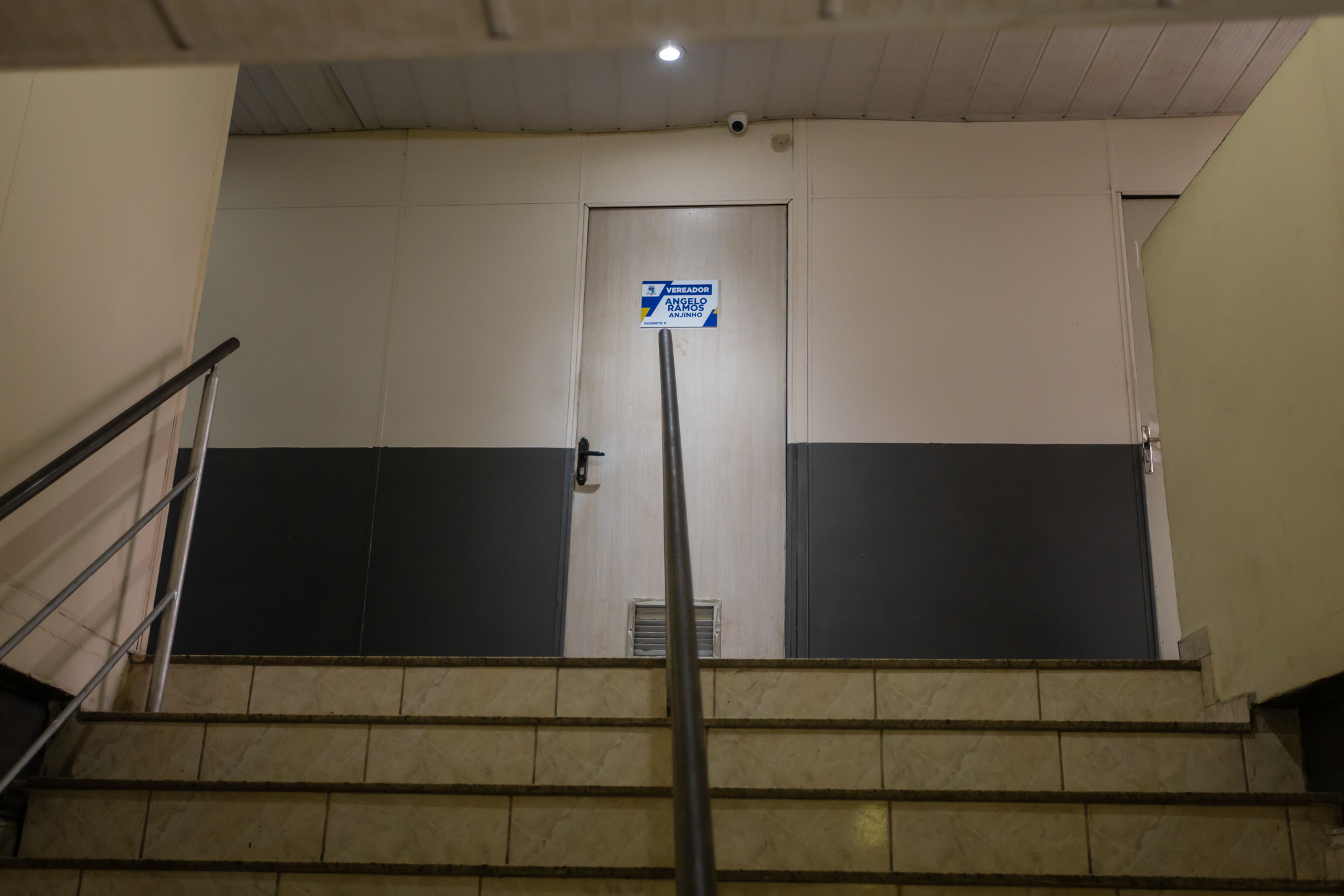 ESCADA DE ACESSO AO SEGUNDO PISO 3