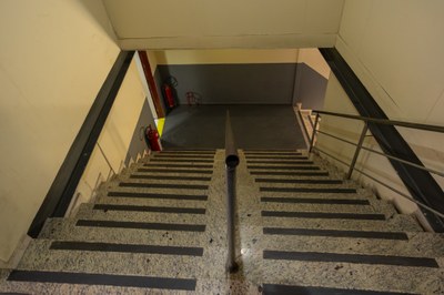 ESCADA DE ACESSO AO SEGUNDO PISO 4