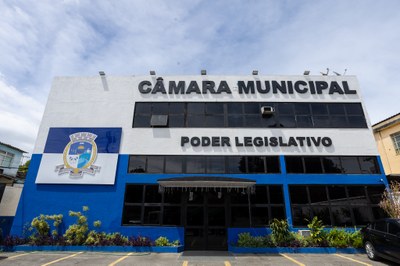 FACHADA E ESTACIONAMENTO - VISÃO CENTRAL 1