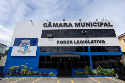 FACHADA E ESTACIONAMENTO - VISÃO CENTRAL 2