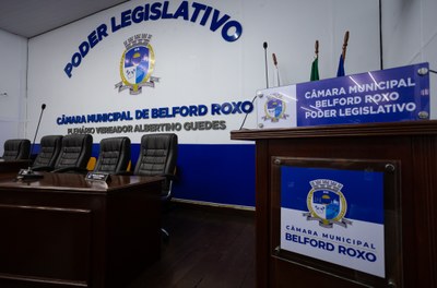 PLENÁRIO - VISÃO DIAGONAL - MESA DIRETORA E TRIBUNA