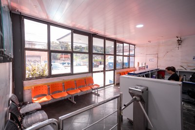 RECEPÇÃO - VISÃO LATERAL ESQUERDA E BANHEIROS - IMG2