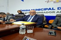 Homenagens marcam a sessão plenária